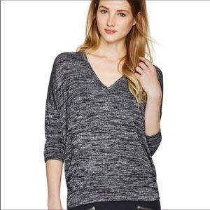 Aritzia Wilfred Free Large Gray V-Neck High-Low Sweater - Devinette